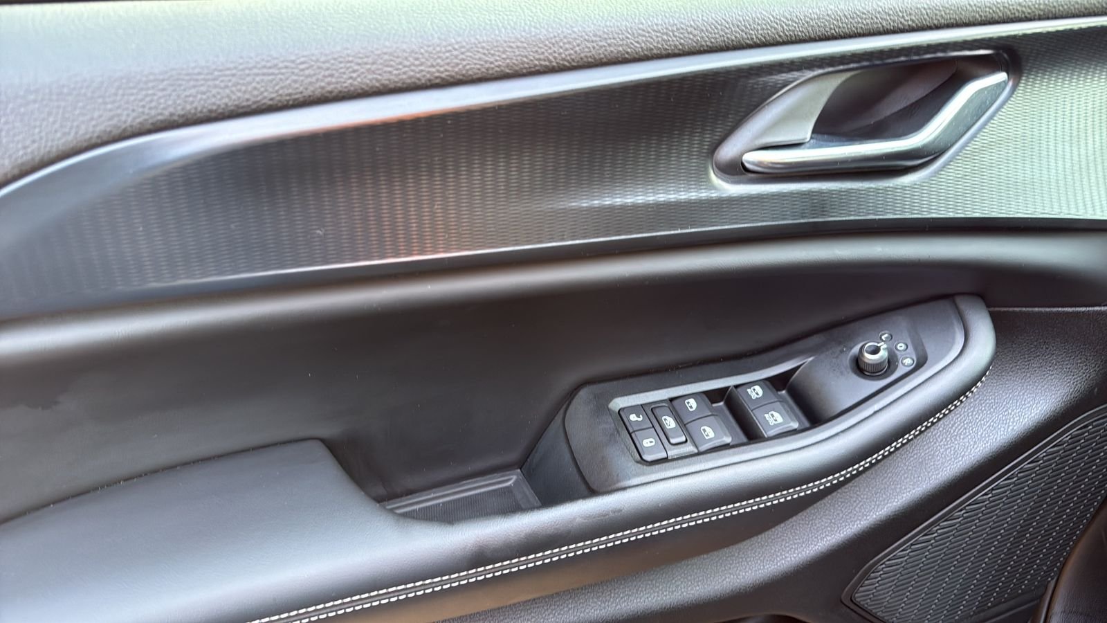 Used 2025 Gray Jeep Laredo X image 11