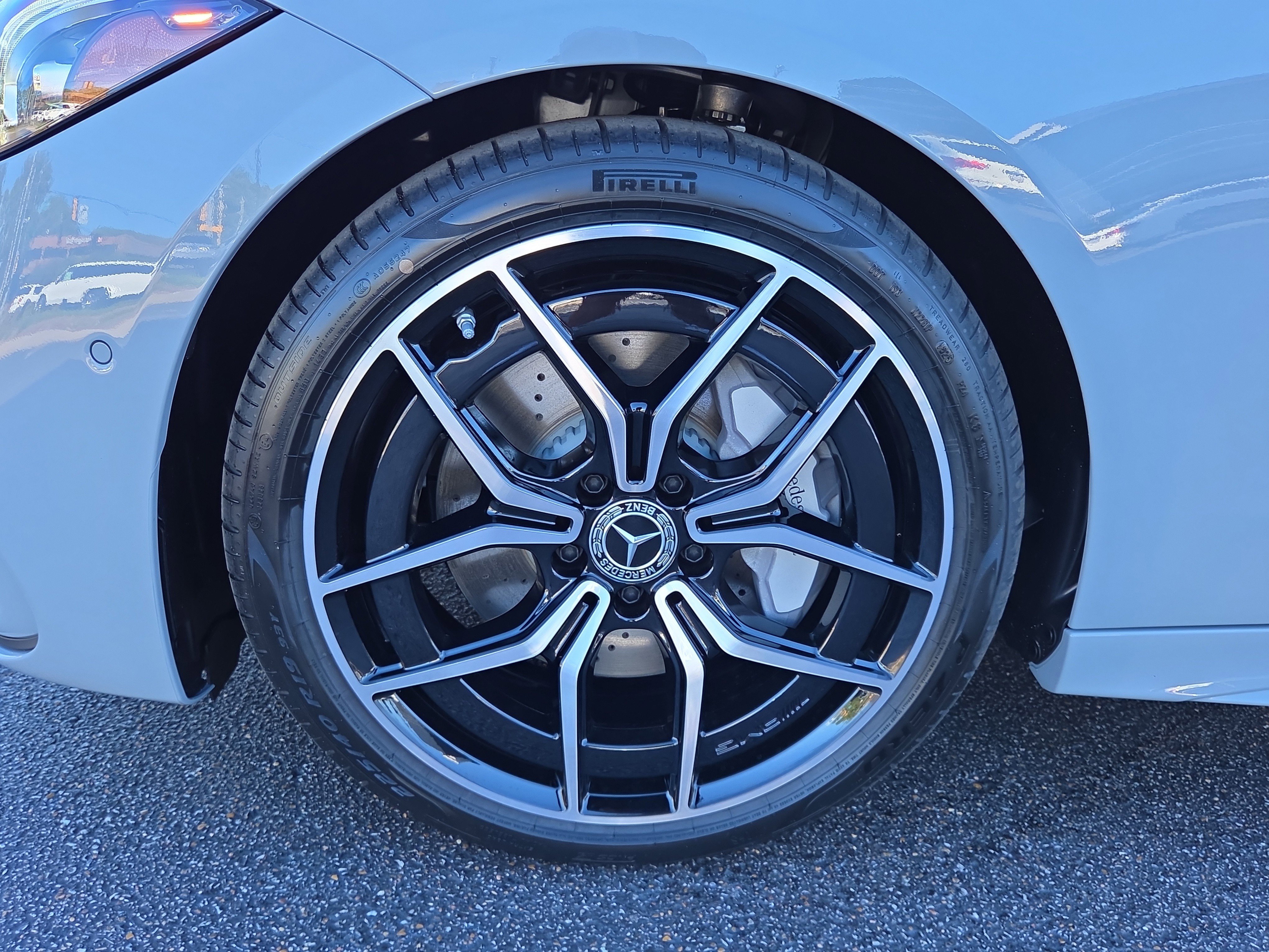 New 2026 MANUFAKTUR Alpine Grey Mercedes-Benz C 300 image 36