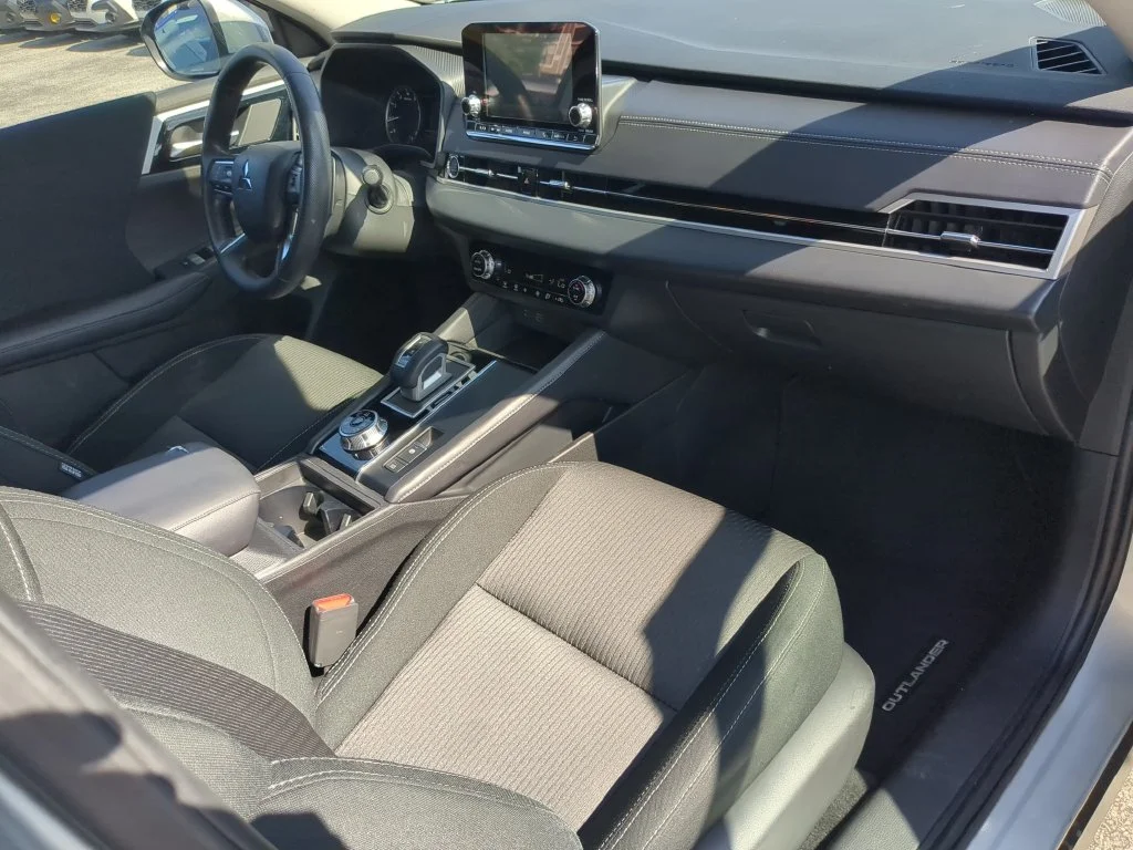 Used 2024 Silver Mitsubishi ES image 11