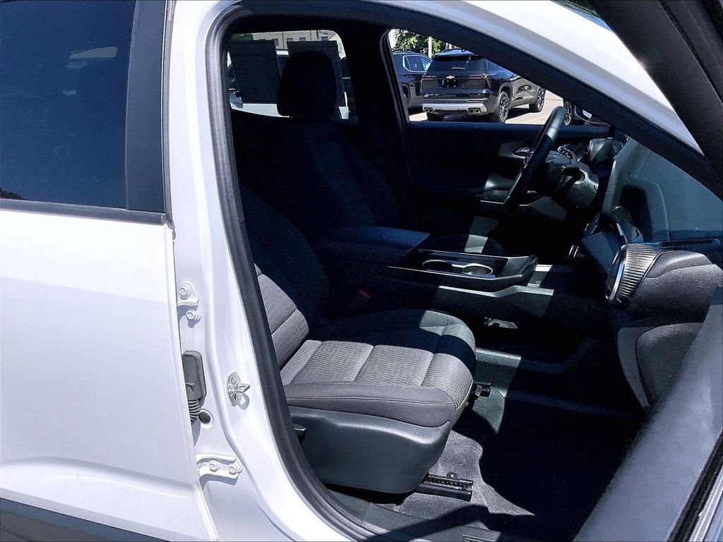 Used 2025 White Chevrolet LT image 11