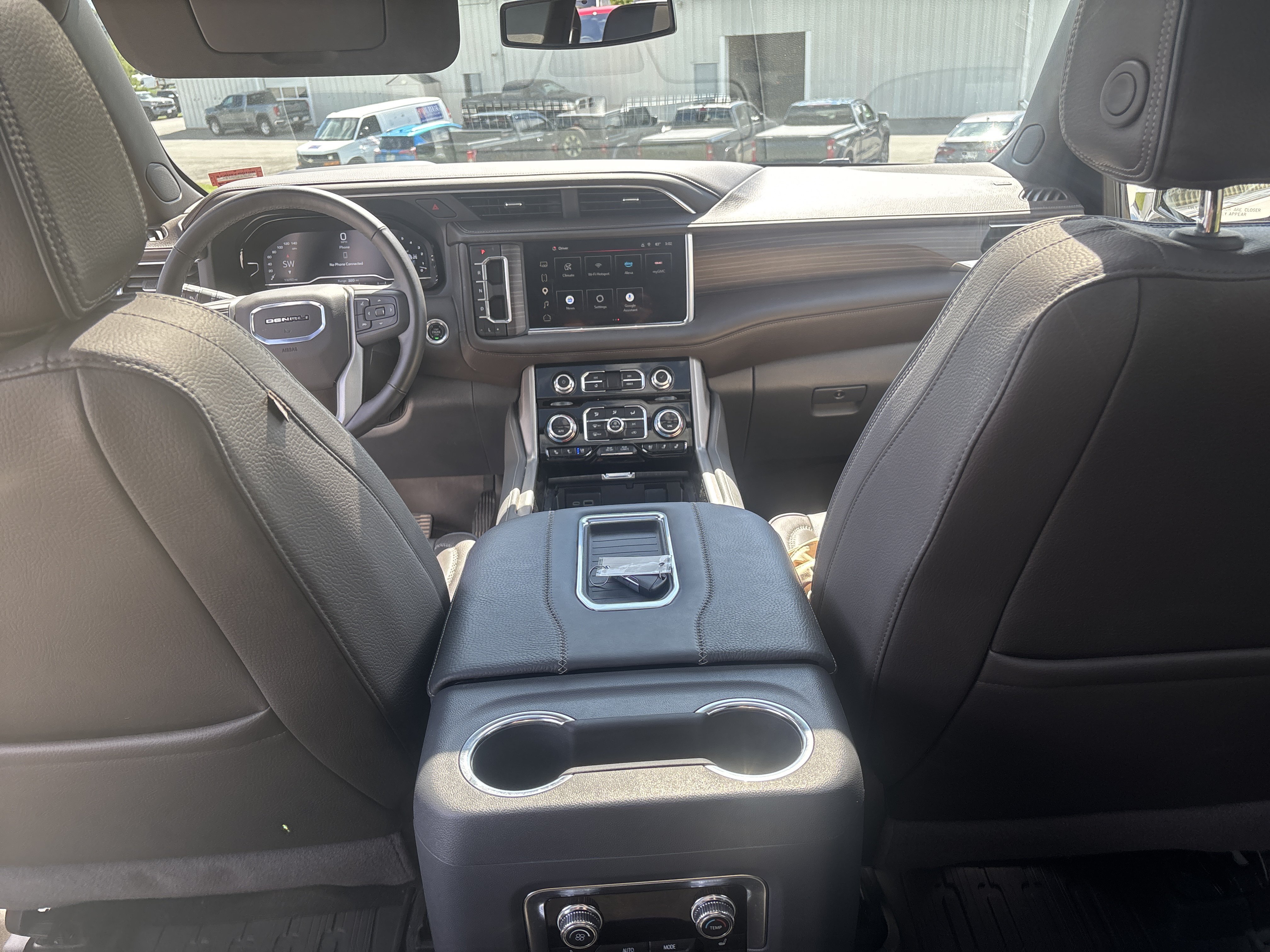 Used 2024 White Frost Tricoat GMC Denali image 13