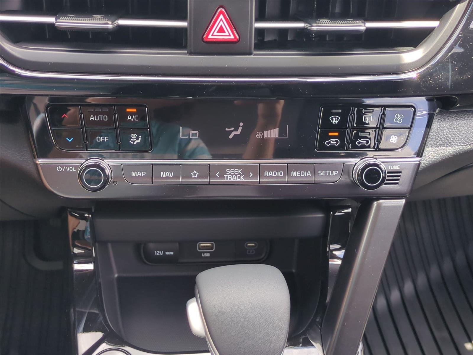 New 2026 Clear White/Black Roof Kia S image 28