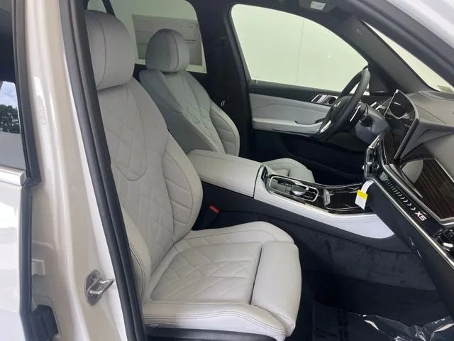 New 2026 Alpine White BMW sDrive40i image 6