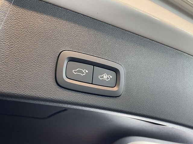 2026 Volvo XC40 Ultra Black Edition - Photo 18