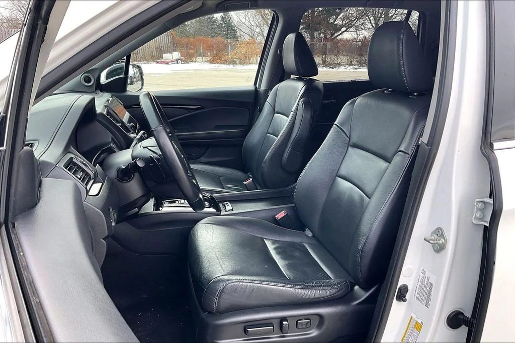 Used 2021 White Honda Touring image 25