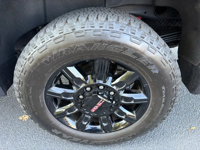 Used 2026 Onyx Black GMC AT4 image 19