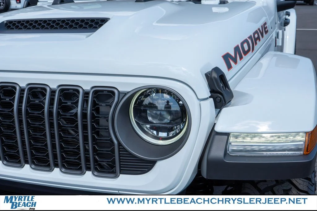 New 2026 Bright White Clear-Coat Exterior Paint Jeep Mojave image 10