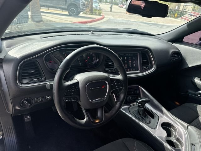 Used 2016 Black Dodge SXT image 9