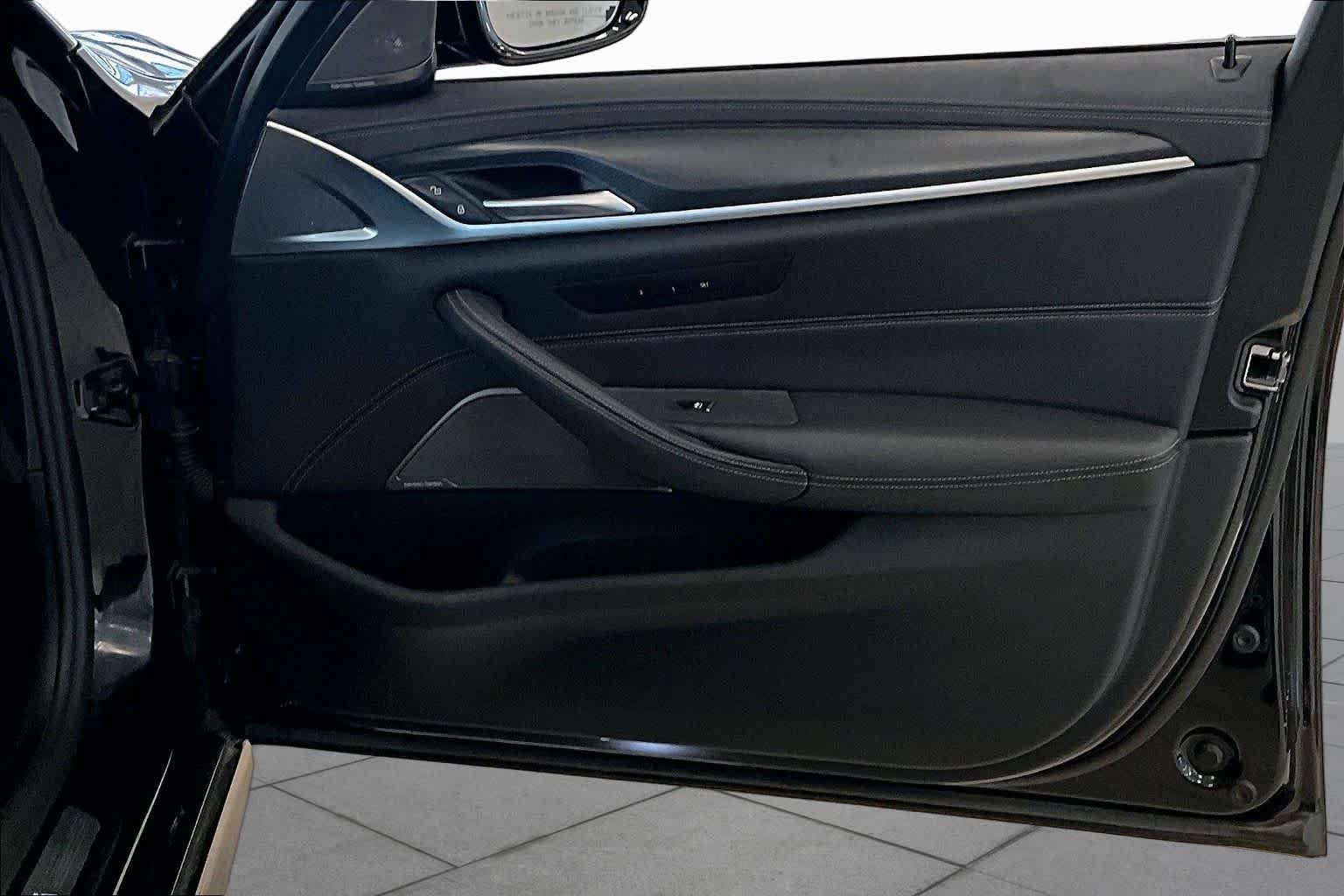 Used 2023 Carbon Black Metallic BMW M550i xDrive image 21