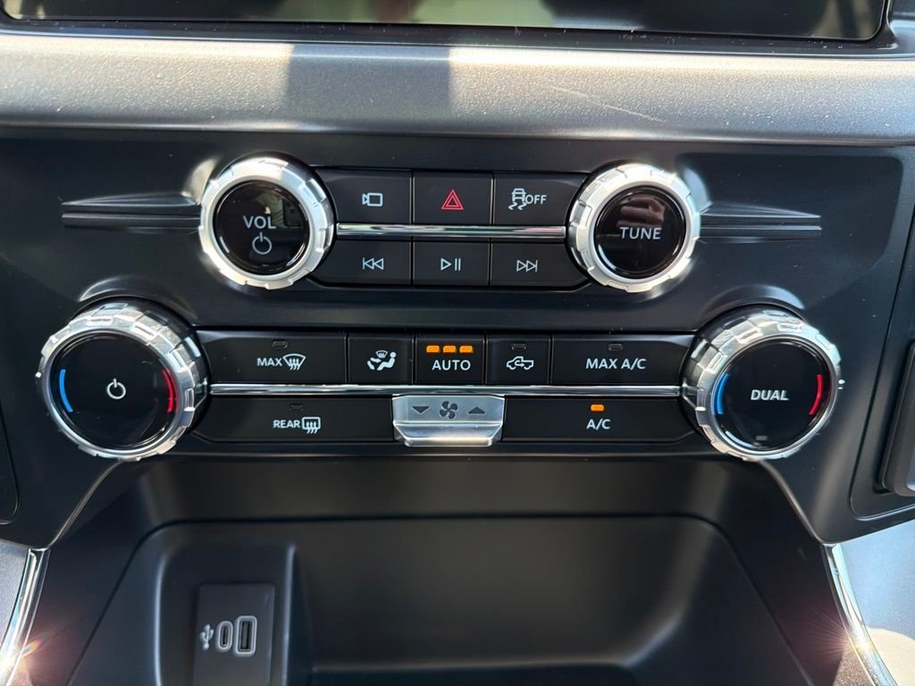 New 2026 Oxford White Ford XLT image 32