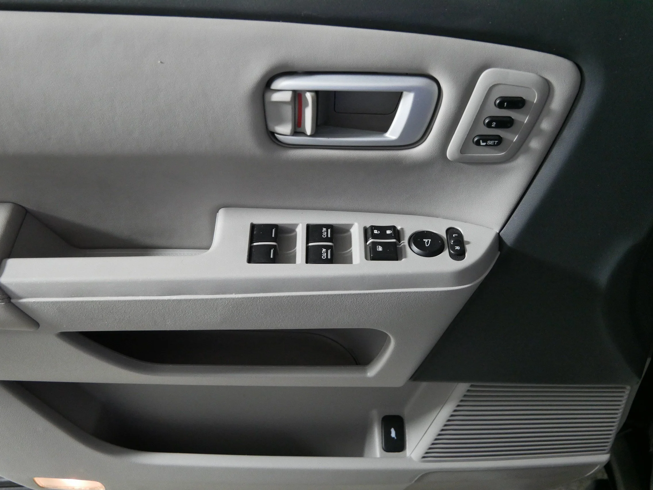 Used 2013 Polished Metal Metallic Honda Touring image 19