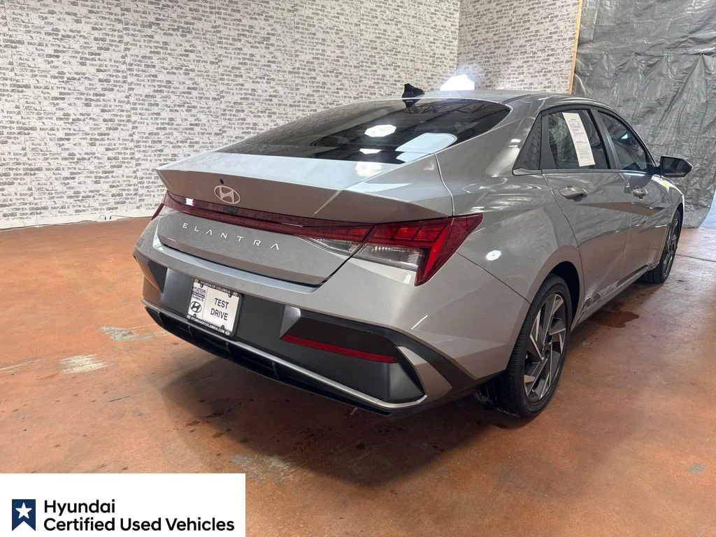 Certified Used 2025 Fluid Metal Hyundai SEL Convenience image 8