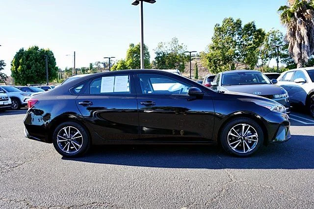 Used 2023 Black Kia LXS image 6