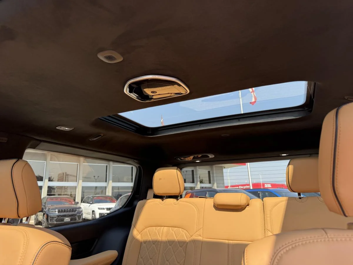 New 2026 White Jeep Summit Reserve image 21