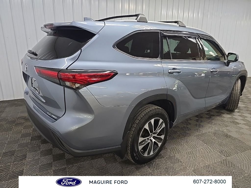Used 2022 Moon Dust Toyota XLE image 12