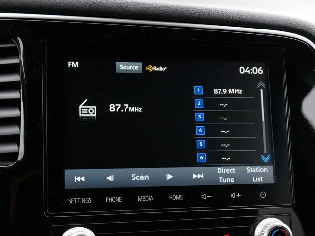 Used 2022 Mercury Gray Metallic Mitsubishi SEL image 21