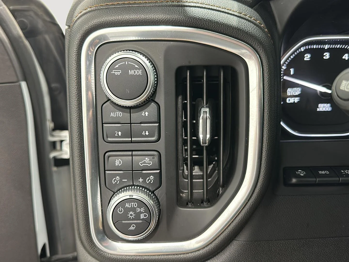 Used 2020 Summit White GMC AT4 image 18