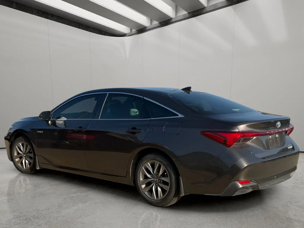 Used 2020 Brownstone Toyota Hybrid XLE image 3
