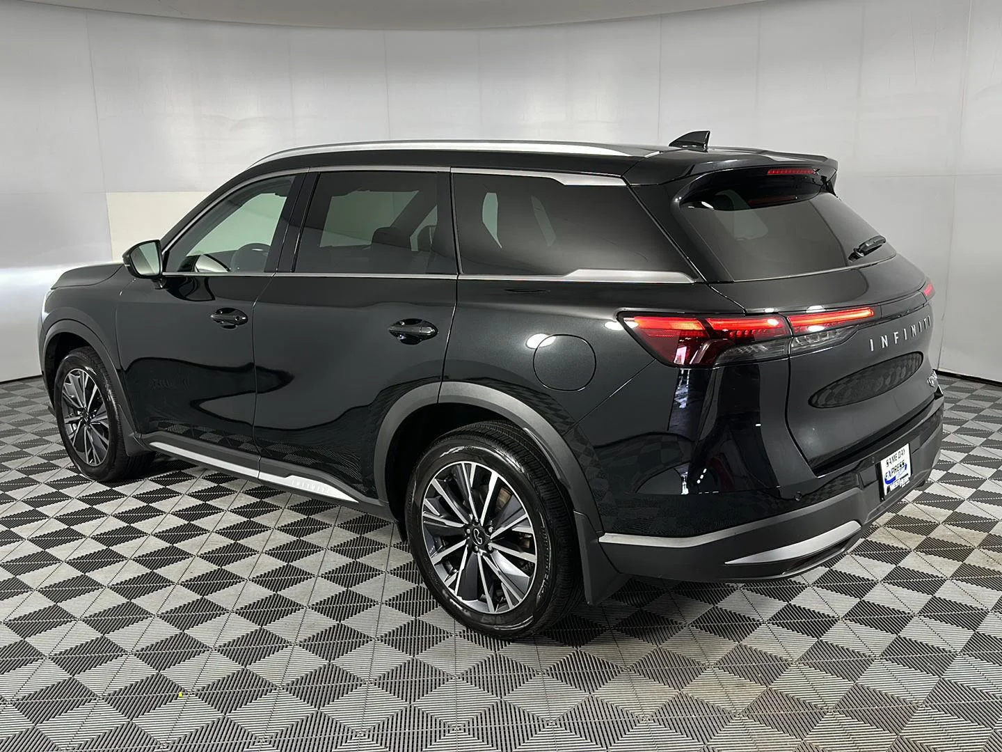 Used 2026 Mineral Black INFINITI LUXE image 28