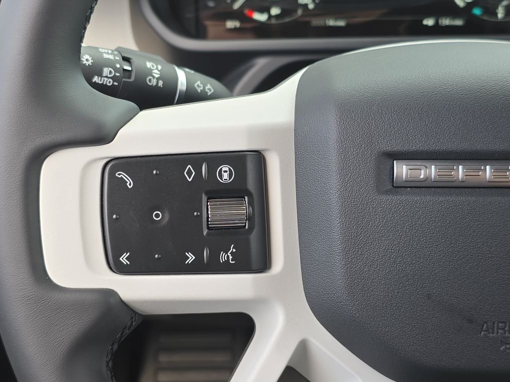 New 2026 Black Land Rover X-Dynamic SE image 18
