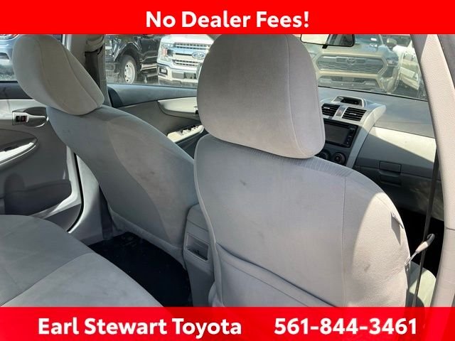 Used 2013 Silver Toyota LE image 21