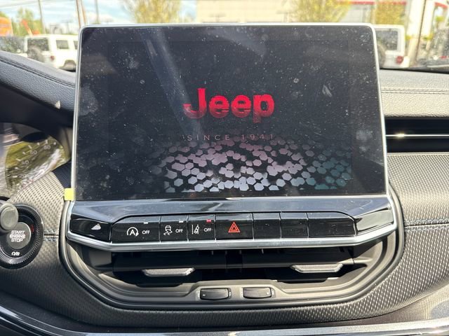 New 2026 Fathom Blue Pearl-Coat Exterior Paint Jeep Latitude image 22