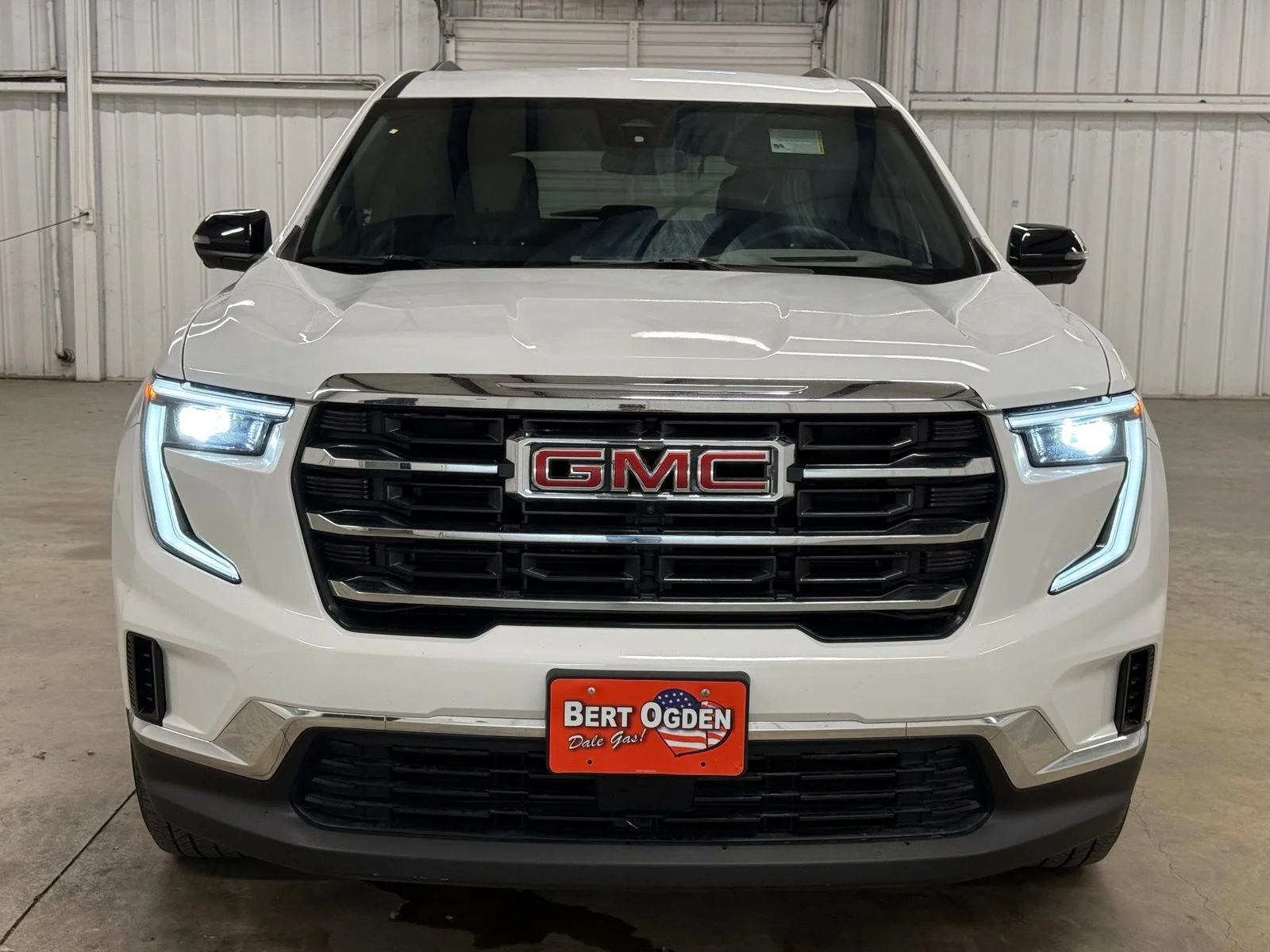 Used 2025 White GMC Elevation image 2