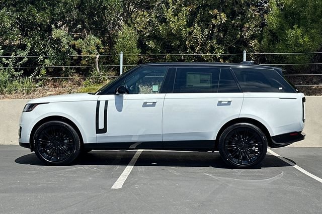 New 2026 Fuji White Land Rover SE image 2