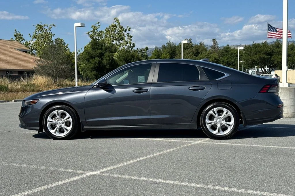 Used 2025 Meteorite Gray Metallic Honda LX image 7
