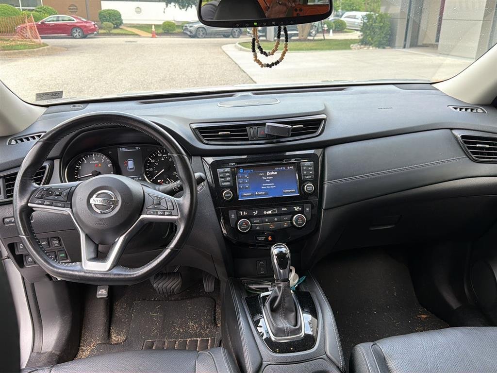 Used 2017 Brilliant Silver Nissan SL image 3