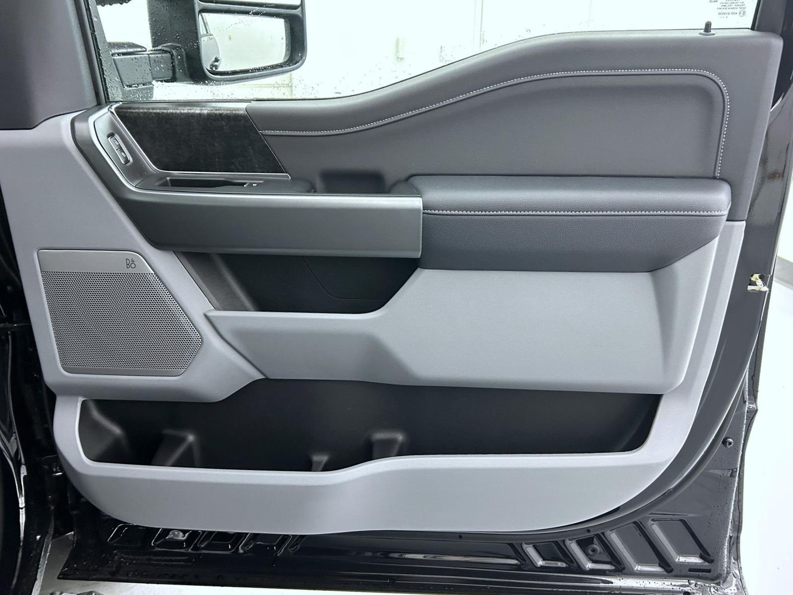 New 2026 Agate Black Metallic Ford XLT image 16