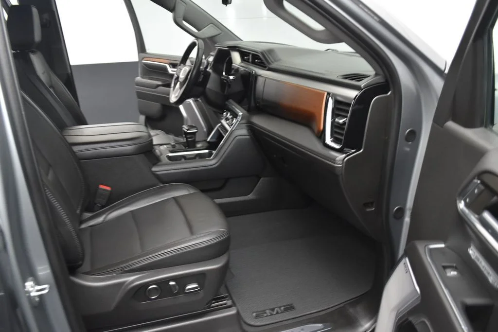 Used 2024 Silver GMC Denali image 29
