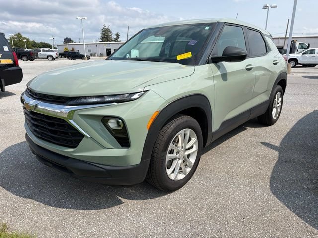Used 2025 Green Chevrolet LS image 3