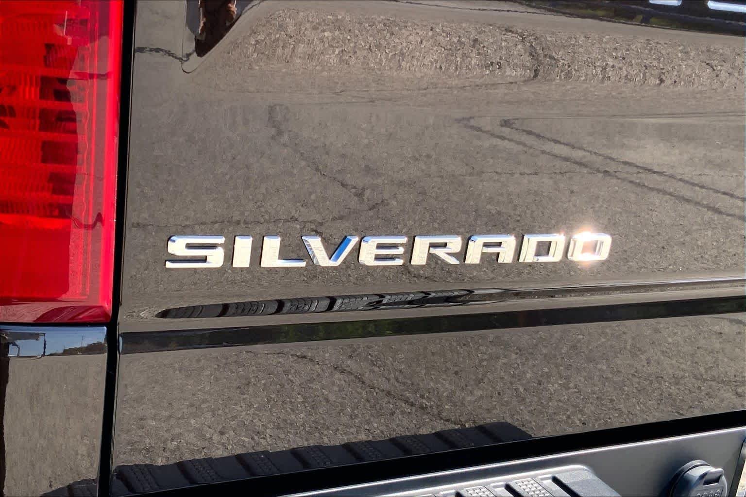 Used 2020 Havana Brown Metallic Chevrolet LT image 33