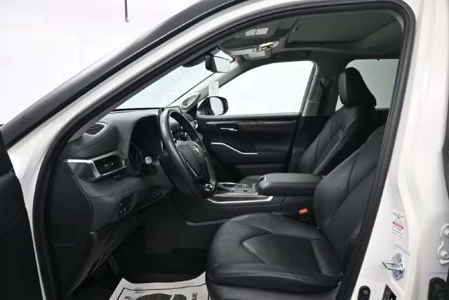 Used 2021 Blizzard Pearl Toyota Limited image 10