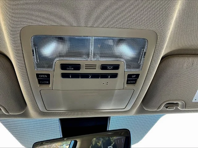 Used 2018 Green Toyota XLE image 17