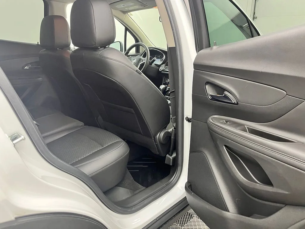 Used 2022 White Buick Preferred image 33