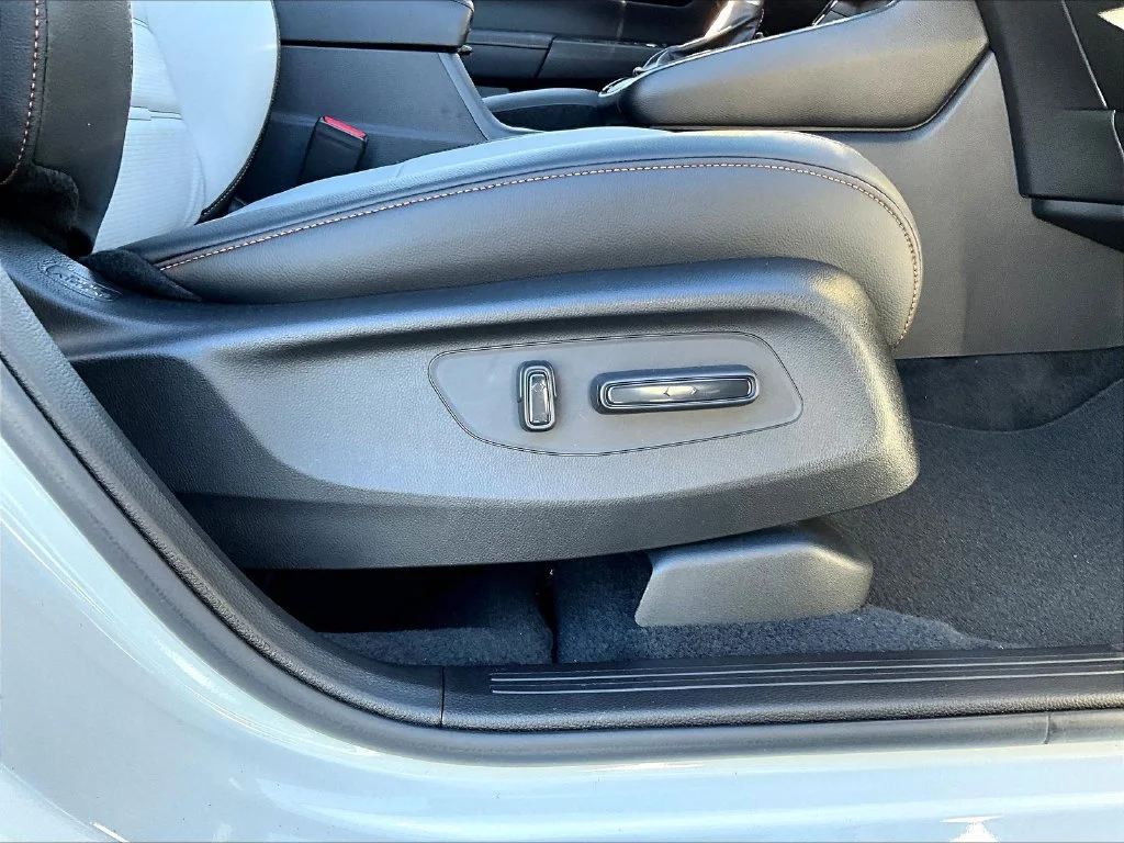 New 2027 Platinum White Pearl Honda Sport Touring Hybrid AWD image 37
