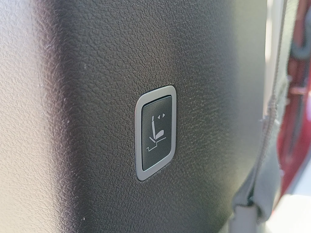 Used 2020 Velvet Red Pearl Coat Chrysler Launch Edition image 30