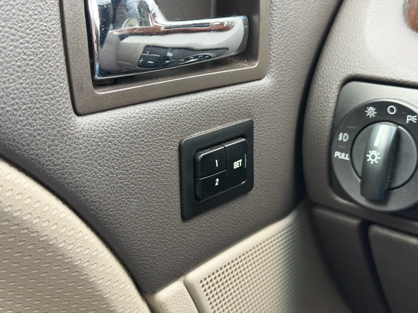 Used 2008 Blue Ford Limited image 18