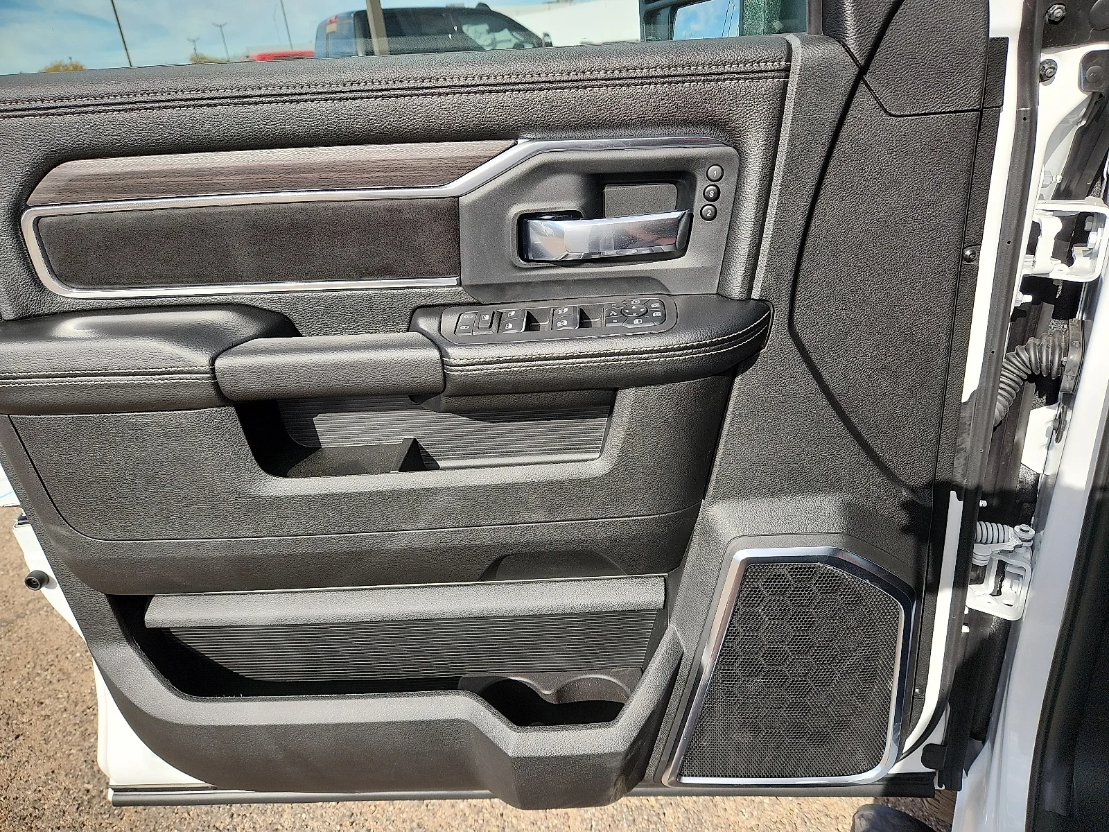 New 2026 PW7 Bright Whit Ram LARAMIE MEGA CAB 4X4 6