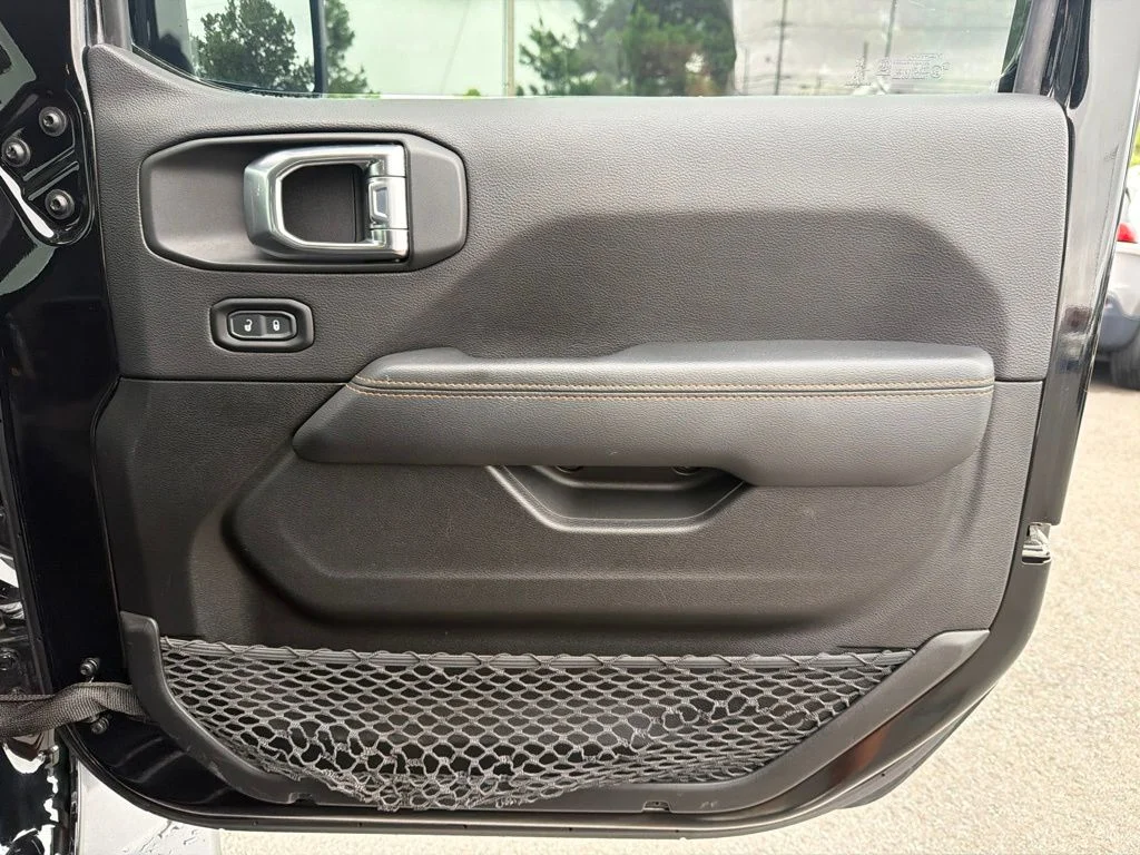 Used 2023 Black Jeep Overland image 21