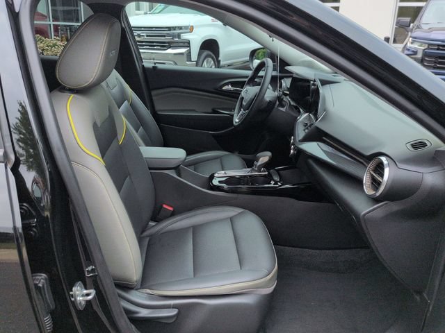 Used 2024 Mosaic Black Metallic Chevrolet ACTIV image 28