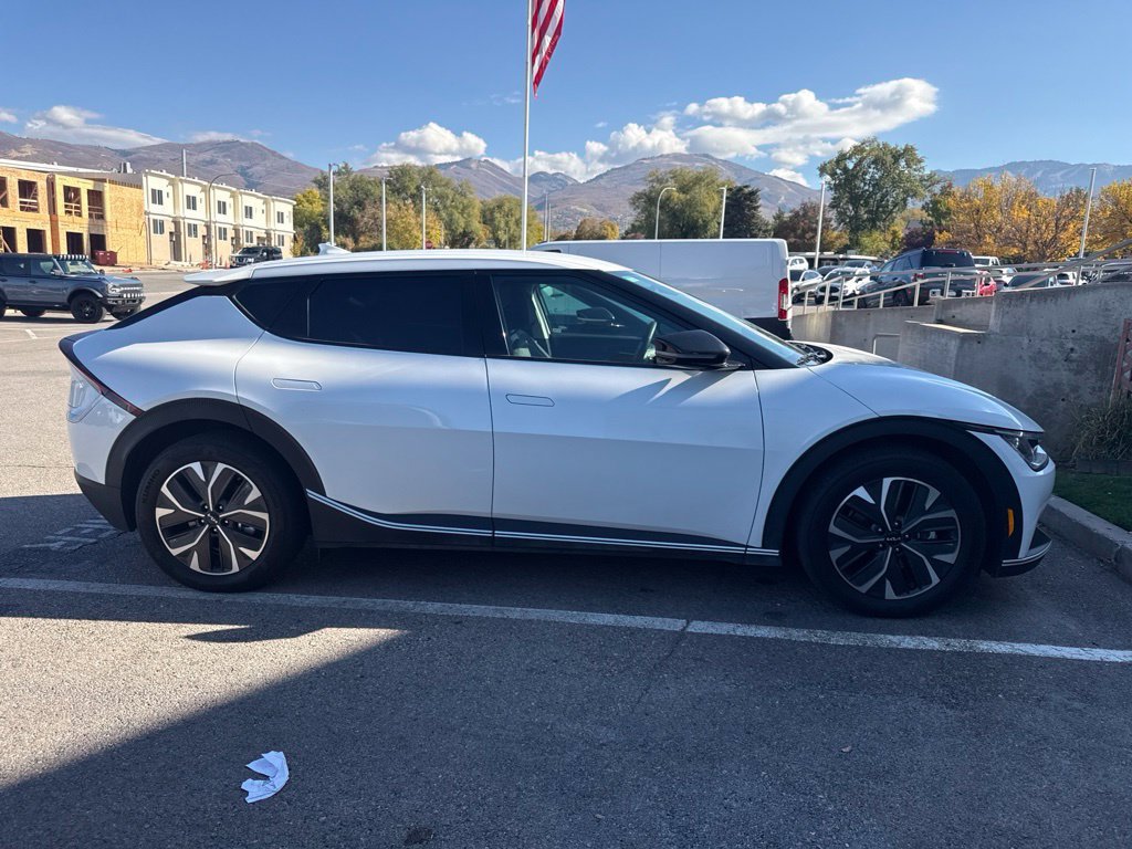 Certified Used 2024 Snow White Pearl Kia Light image 4