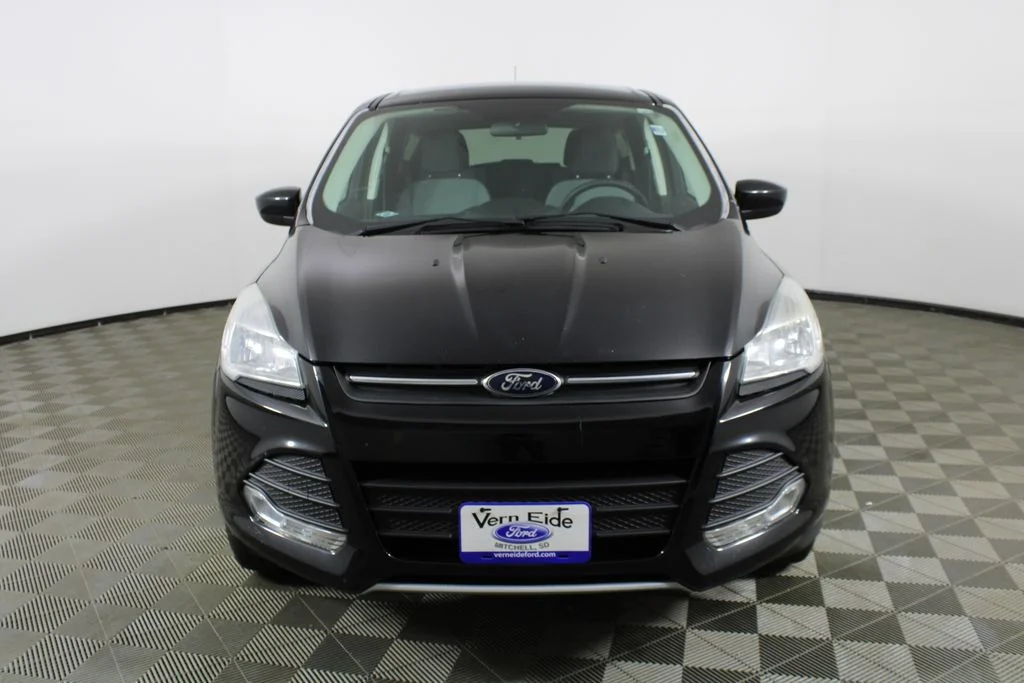 Used 2016 Ford Escape SE with VIN 1FMCU9GXXGUA53439 for sale in Mitchell, SD