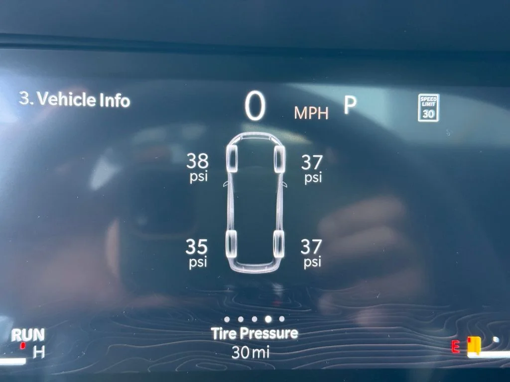 New 2026 Bright White Clear-Coat Exterior Paint Jeep Limited image 16
