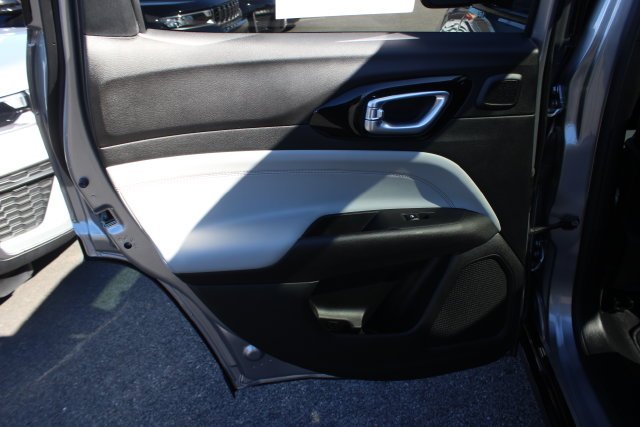 Used 2023 Silver Jeep Limited image 25