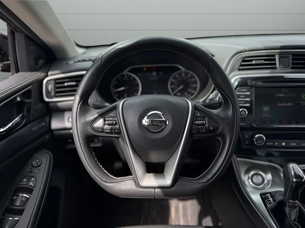 Used 2021 Black Nissan Platinum image 14