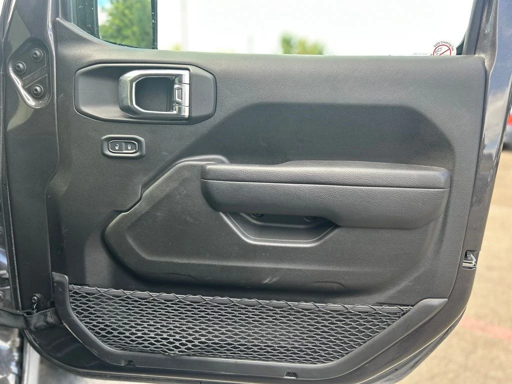 Used 2018 Crystal Metallic Jeep Unlimited Rubicon image 19