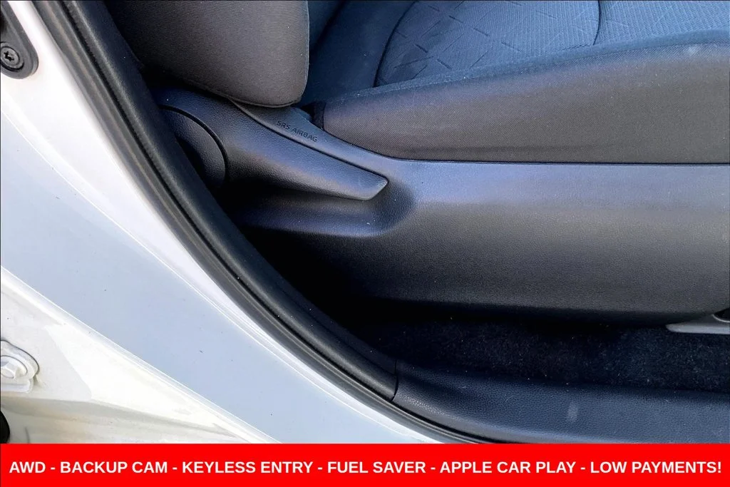 Used 2020 White Toyota XLE image 34